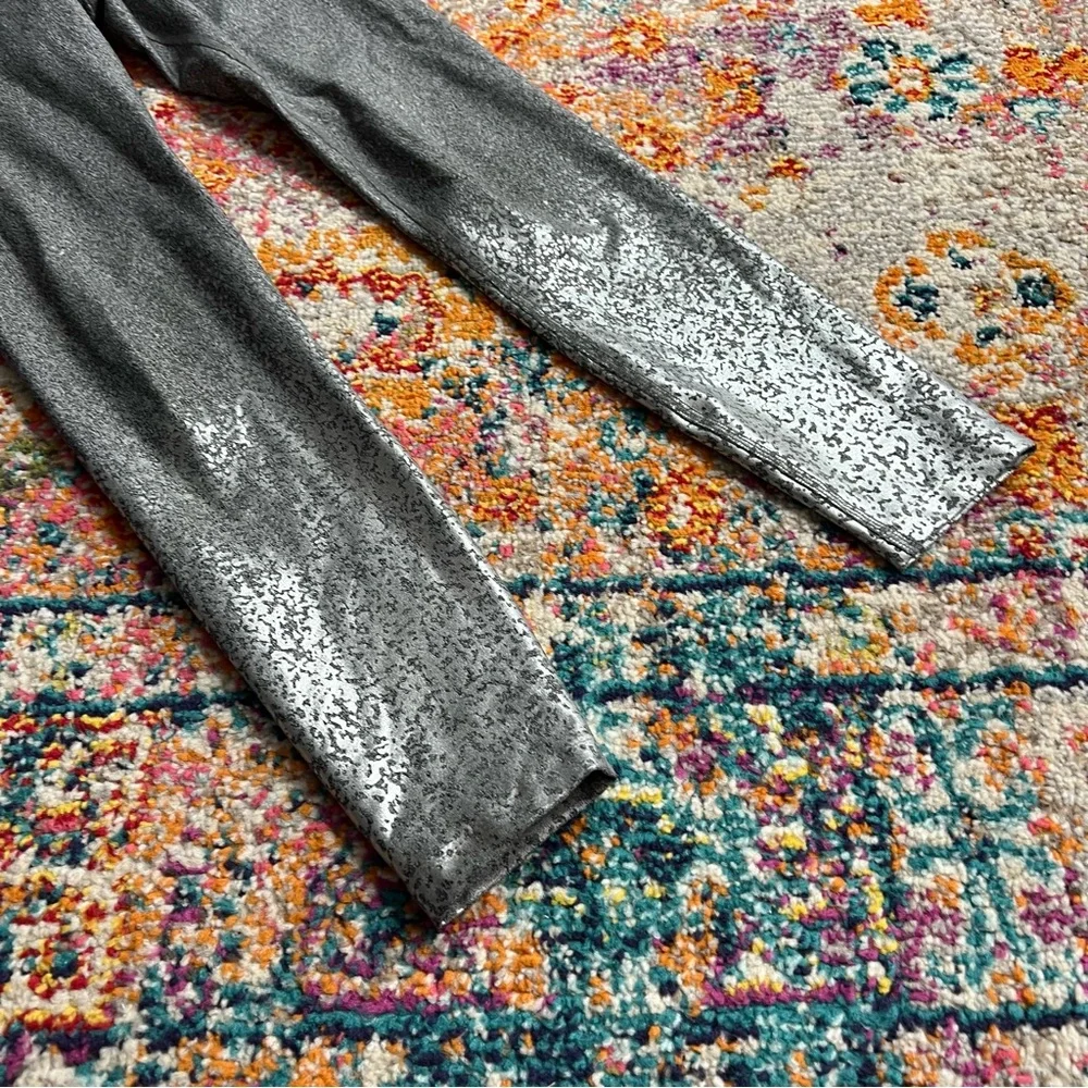 Beyond Yoga lustrous silver
